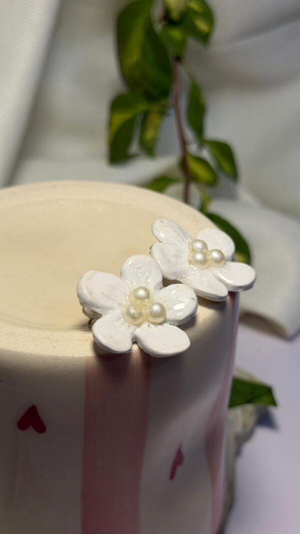 Daisy Pearls Earrings