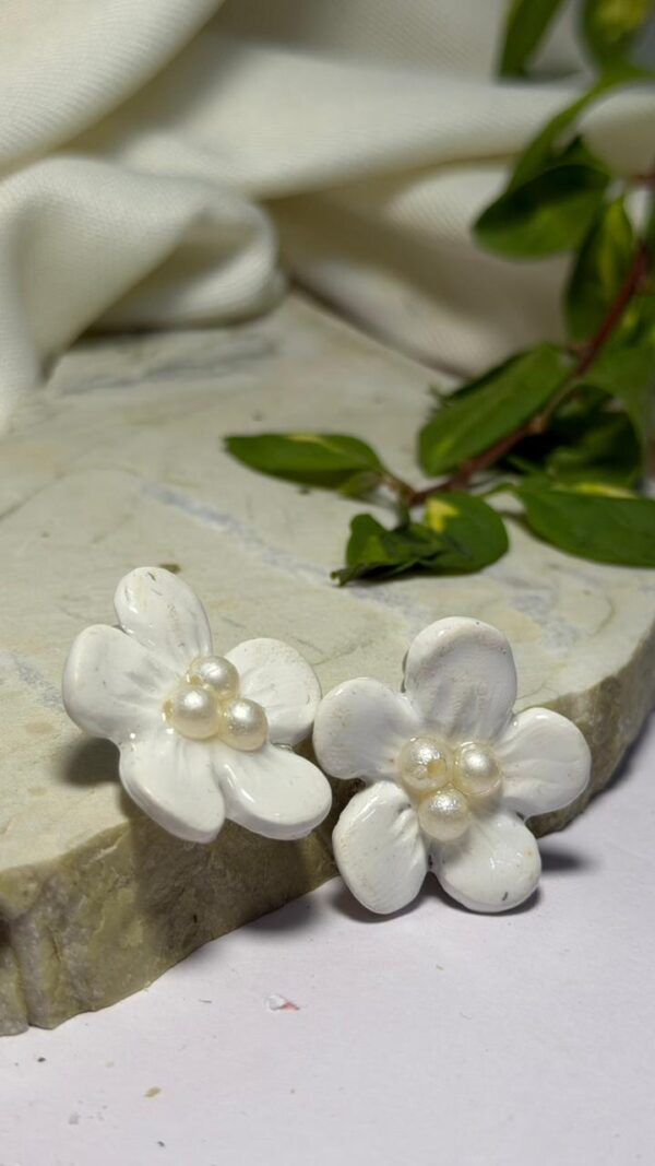 Daisy Pearls Earrings