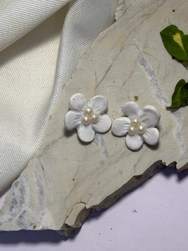 Daisy Pearls Earrings