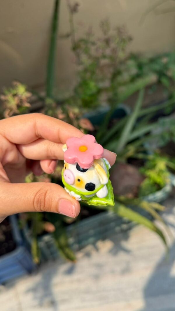cow desk buddy 5 Flower Spinner Cow Desk Buddy